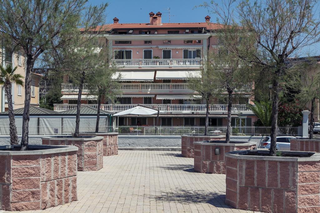 Апарт отель Residenza Santa Cecilia Сан-Винченцо Экстерьер фото